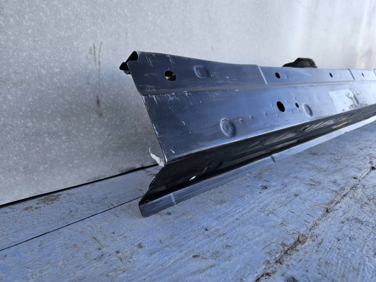 Порог правый Infiniti Q50 (V37) 2013> [764244GA1A] - миниатюра 2