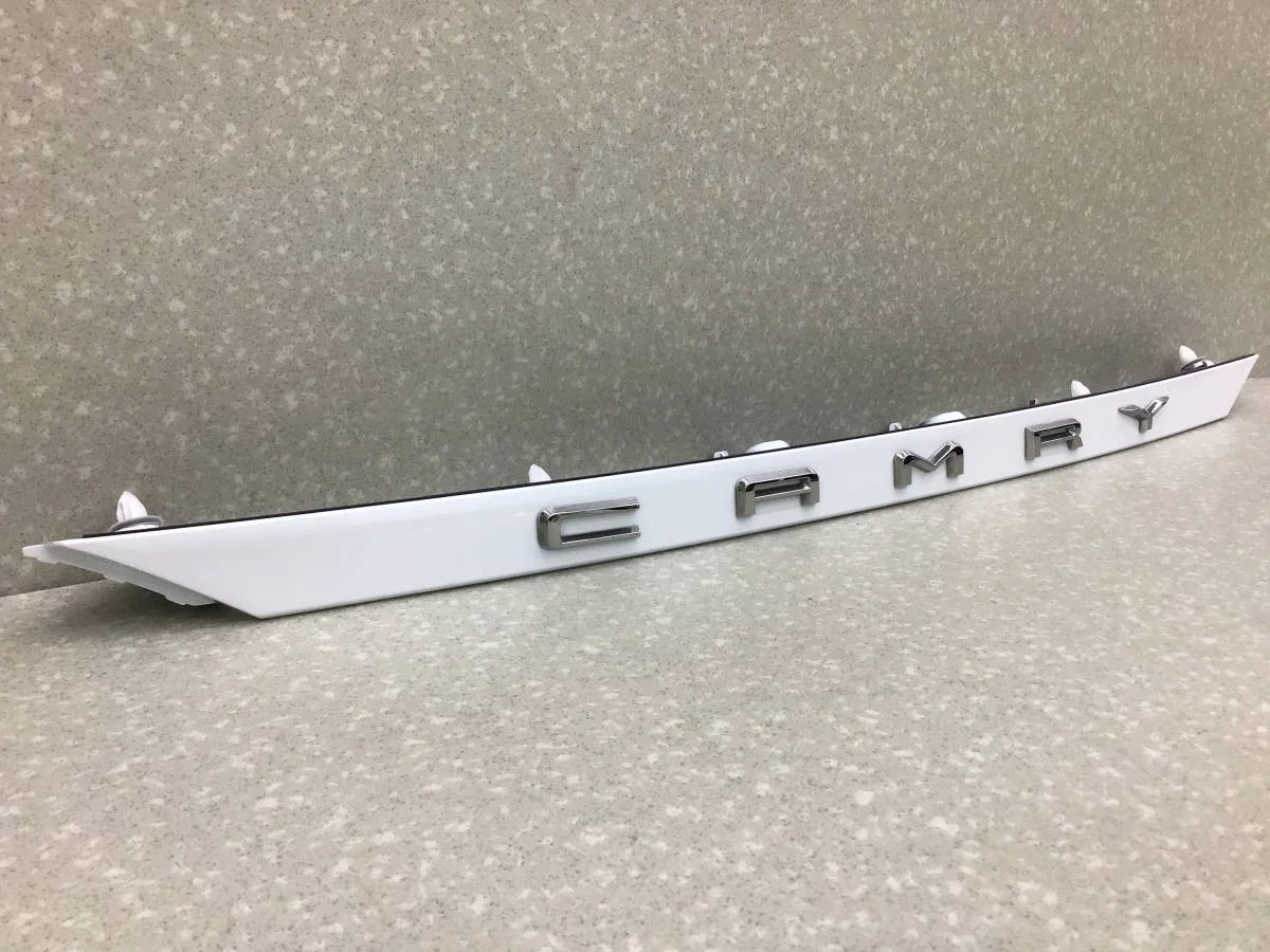 Накладка крышки багажника Toyota Camry (XV70) 2017> [7680133670A0] - миниатюра 2