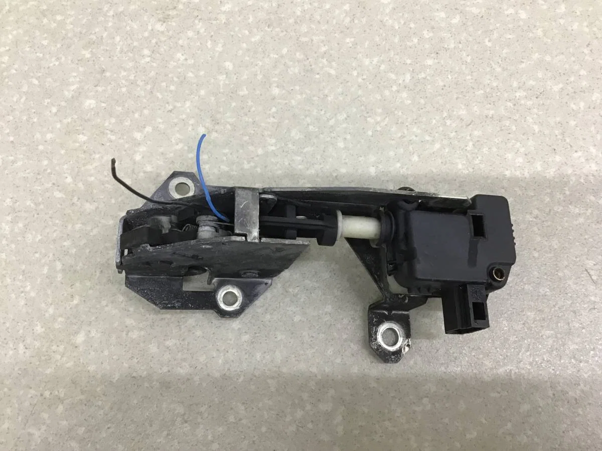 Замок багажника Volkswagen Touareg (7L) 2002-2010 [7L0827506E] - миниатюра 2