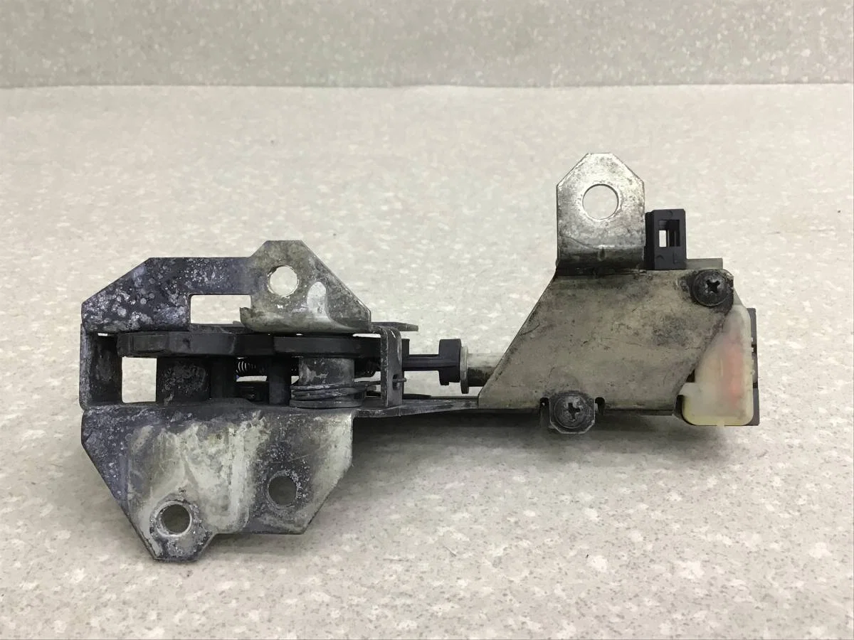 Замок багажника Volkswagen Touareg (7L) 2002-2010 [7L0827506E] - миниатюра 6