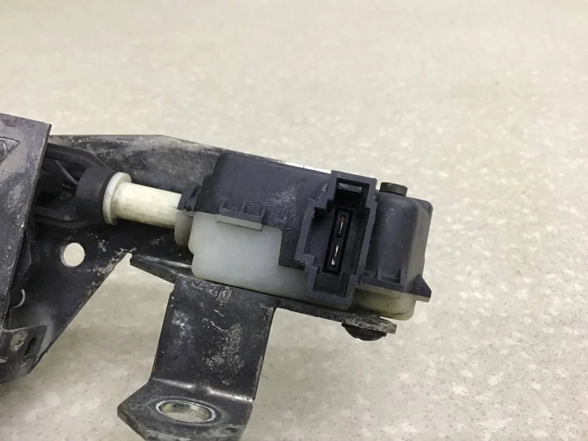 Замок багажника Volkswagen Touareg (7L) 2002-2010 [7L0827506E] - миниатюра 7