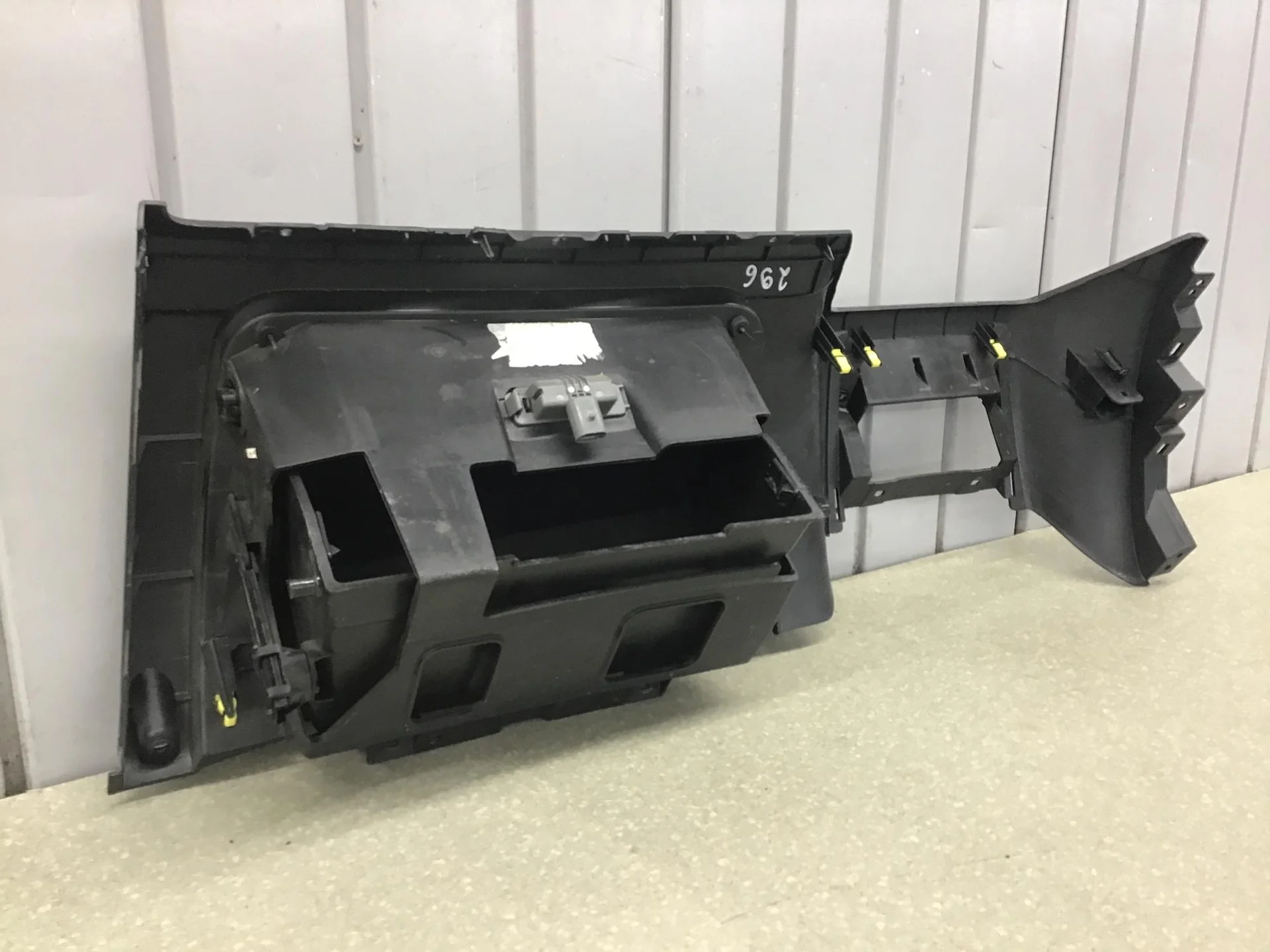 Накладка (кузов внутри), Geely EMGRAND EC7 2008> [MR718106802277] - миниатюра 7