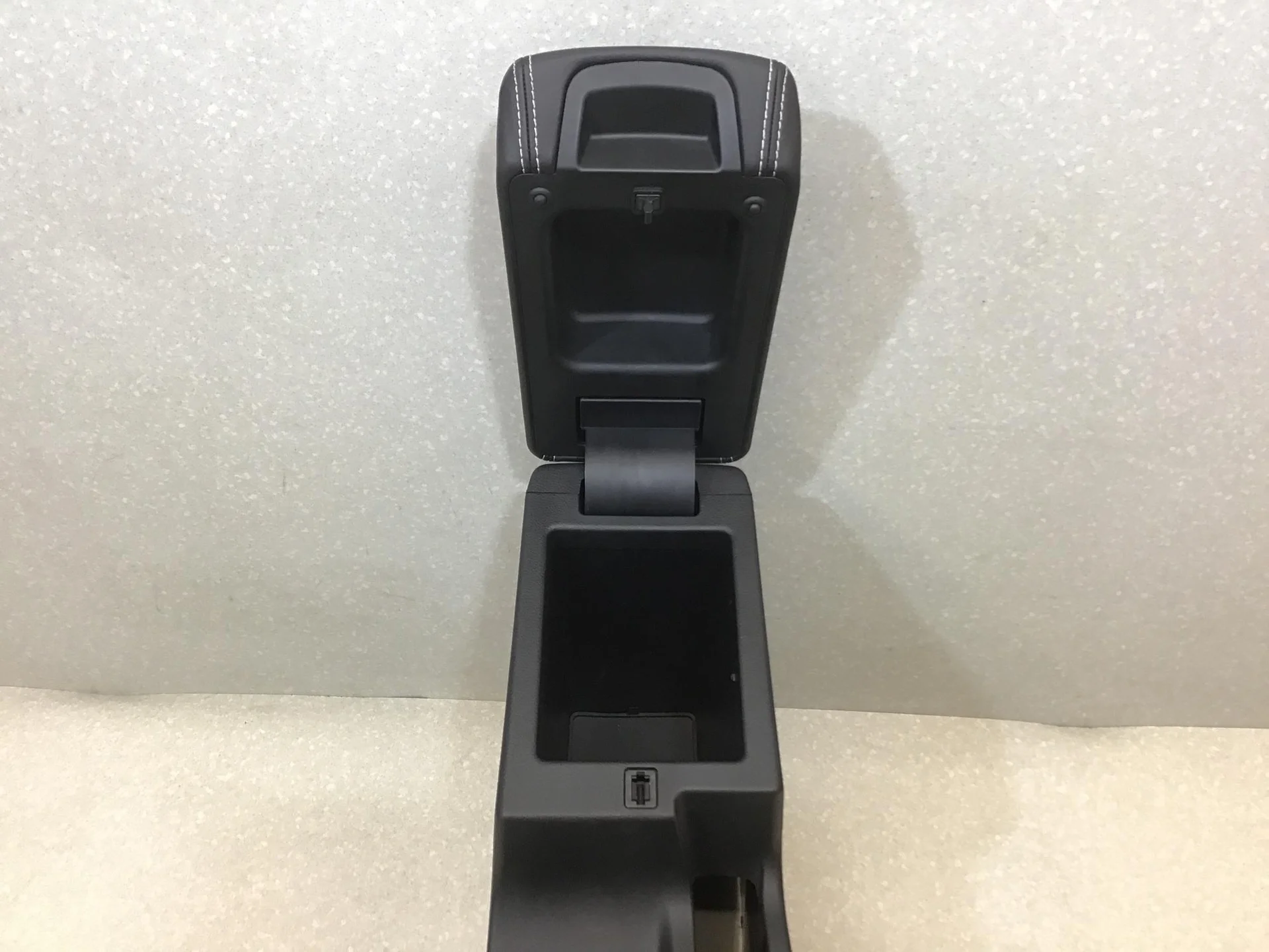 Подлокотник FAW Besturn X40 (D181) 2016-2022 [ 1BA064441] - миниатюра 9