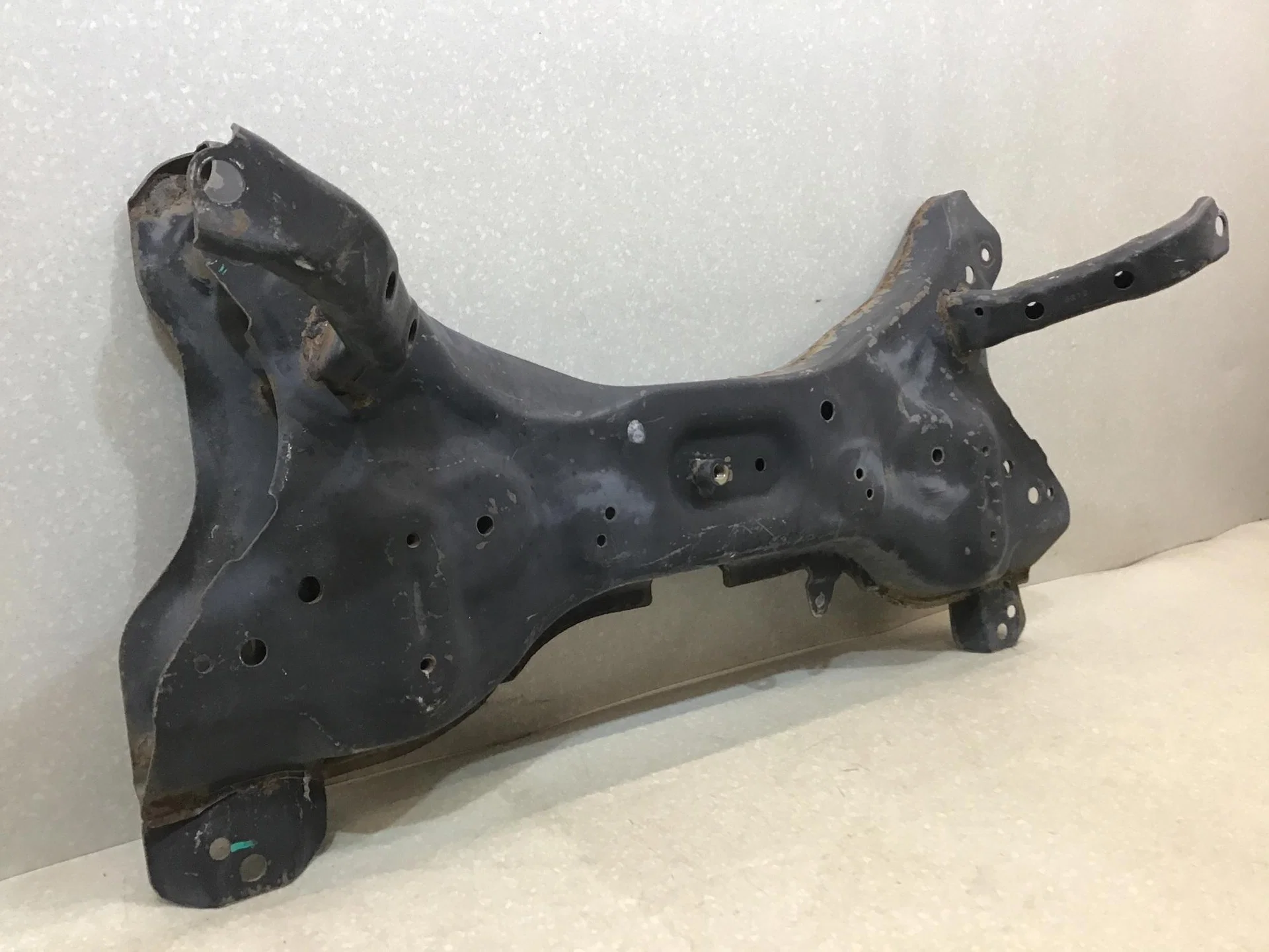 Балка под ДВС Nissan Note (E12) 2013> [544011HK0B] - миниатюра 2