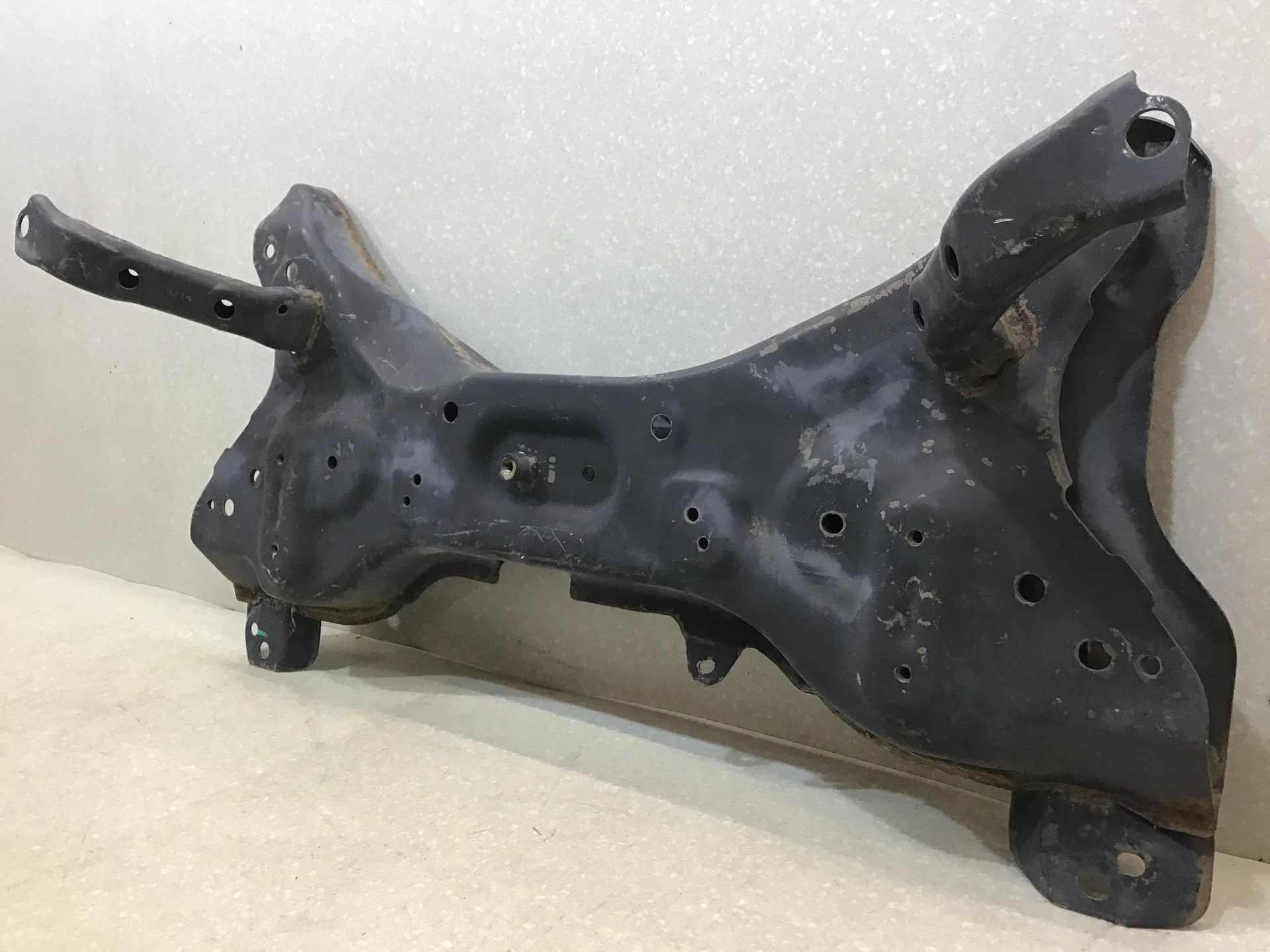 Балка под ДВС Nissan Note (E12) 2013> [544011HK0B] - миниатюра 3