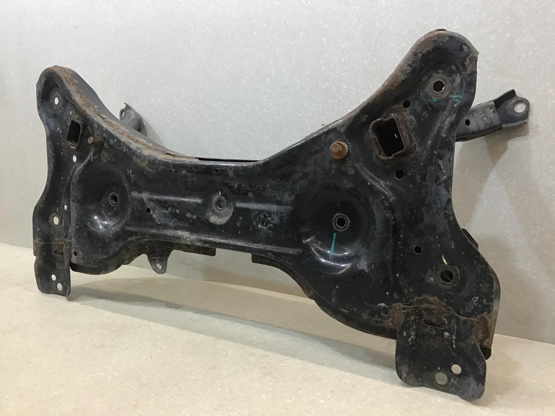 Балка под ДВС Nissan Note (E12) 2013> [544011HK0B] - миниатюра 6