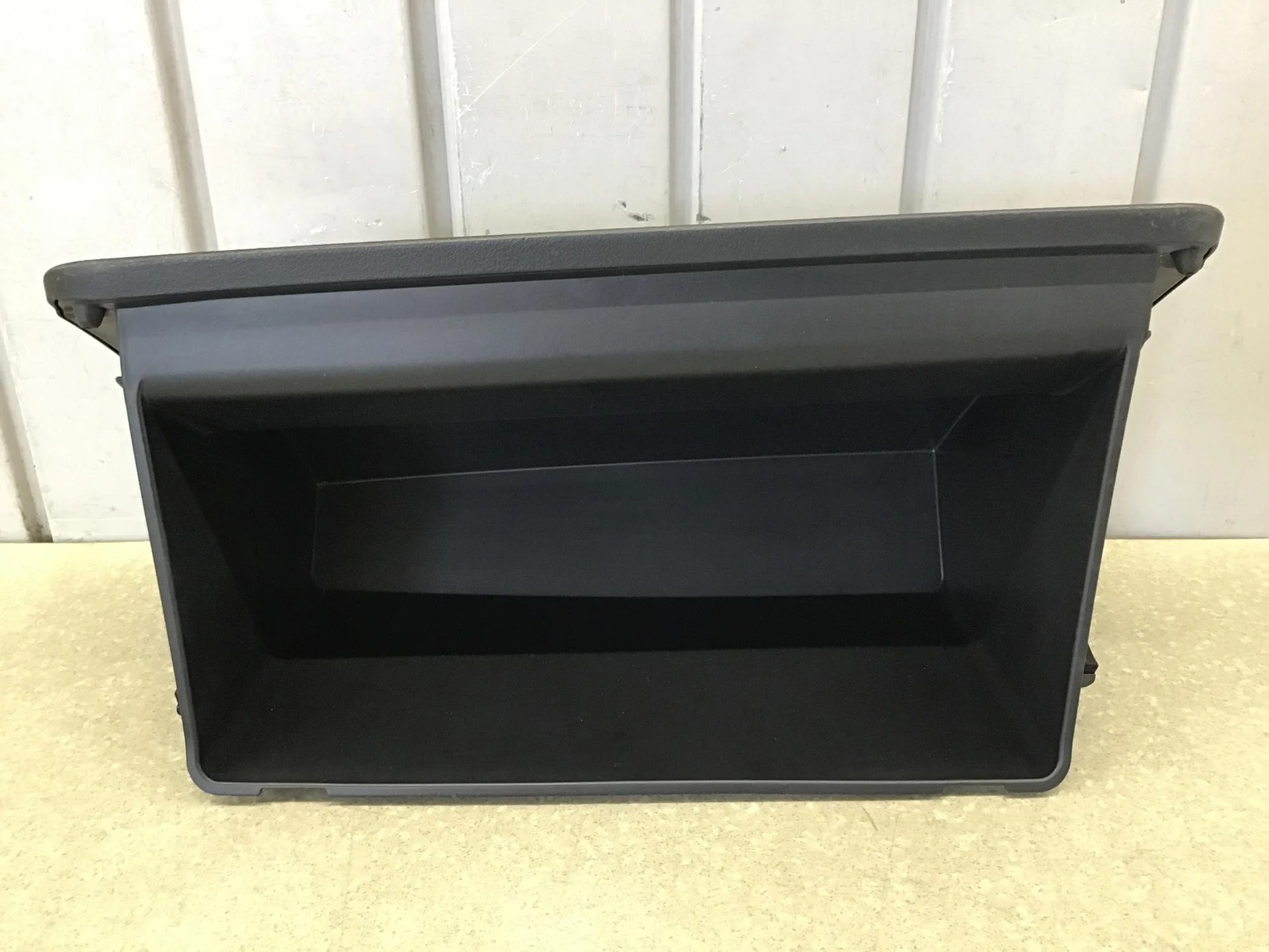 Бардачок, FAW Besturn X40 (D181) 2016-2022 [1BA064030] - миниатюра 3