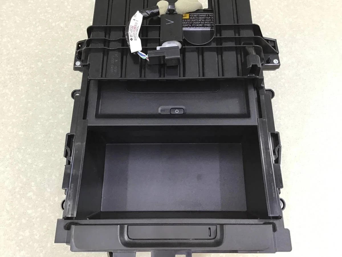 Ящик передней консоли Toyota Camry (XV70) 2017> [5880433A40] - миниатюра 7