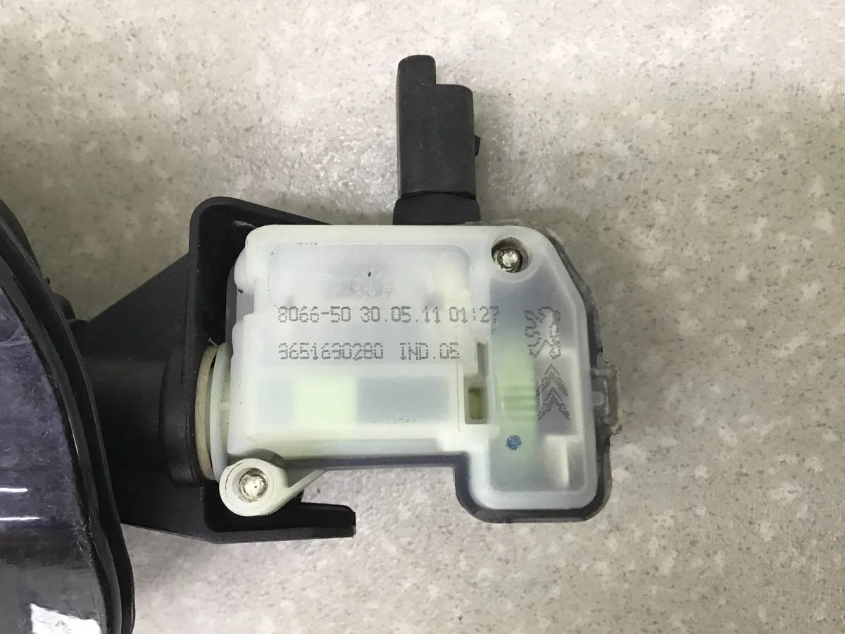 Лючок бензобака Citroen C4 (B7) 2011-2022 [9687310880] - миниатюра 5