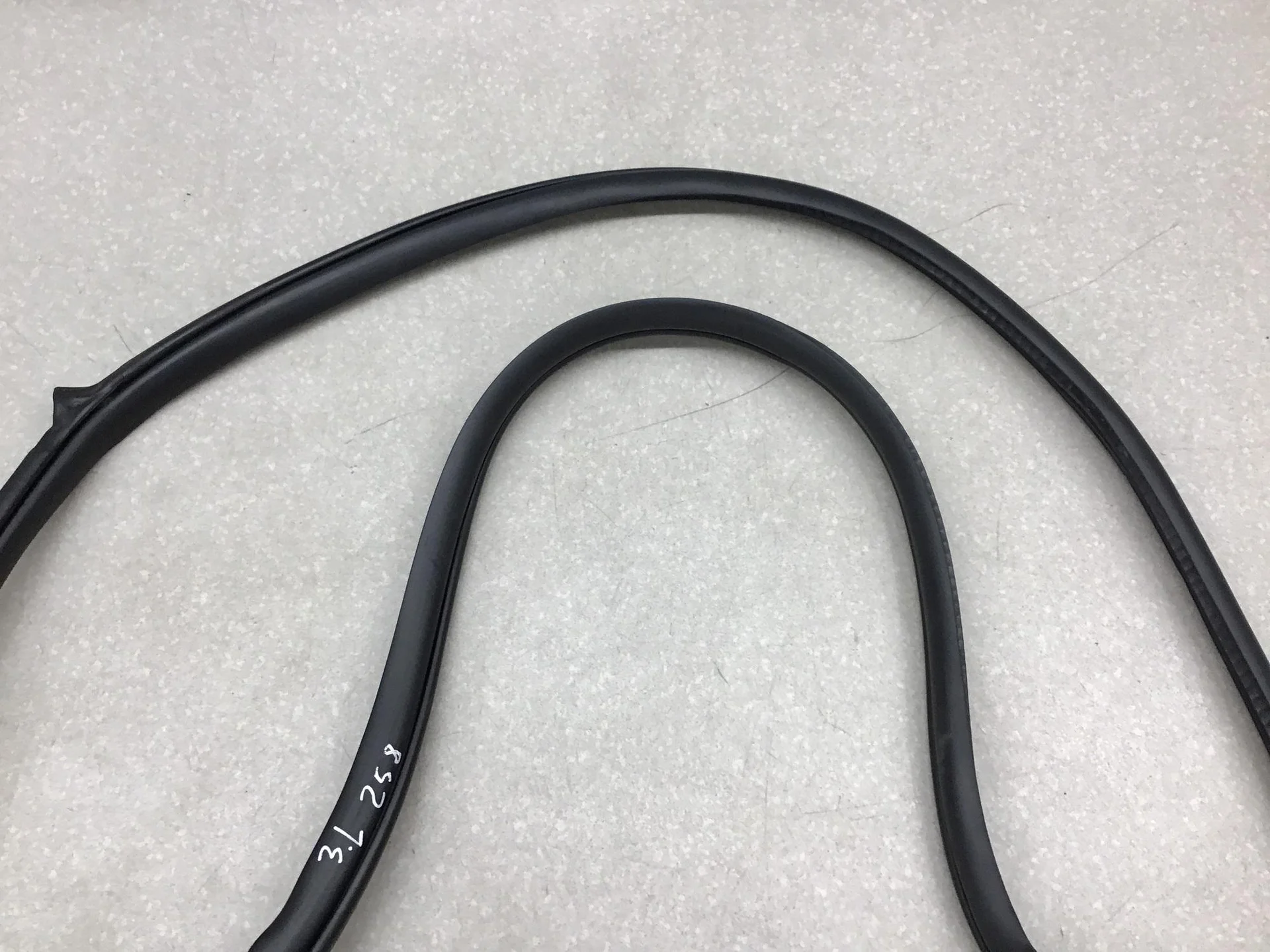 Уплотнитель двери, Mazda CX 7 2007-2012 [EG2168914B] - миниатюра 4