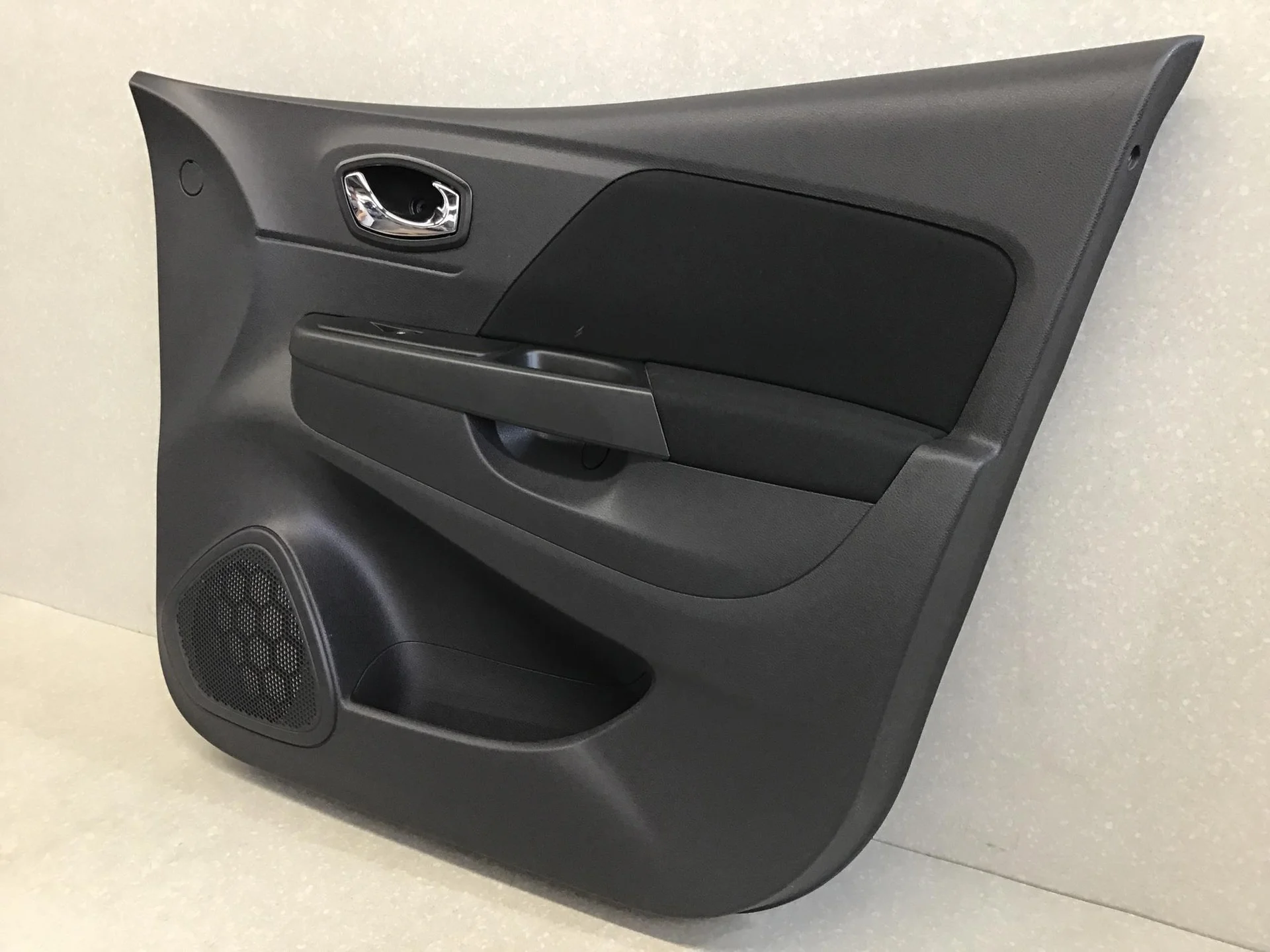 Обшивка двери передней правой, Renault Kaptur 2016> [809006003R] - миниатюра 2
