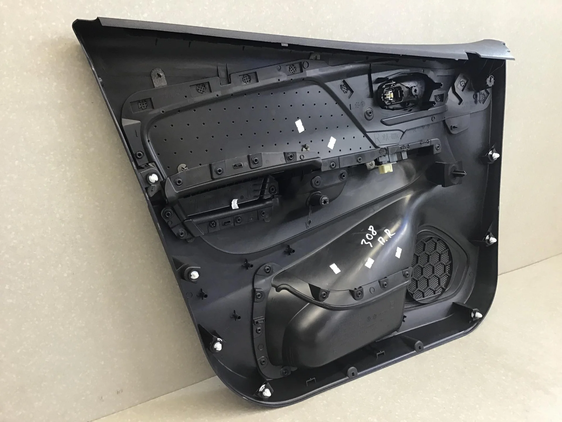Обшивка двери передней правой, Renault Kaptur 2016> [809006003R] - миниатюра 8