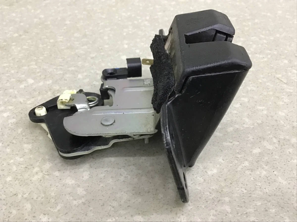 Замок багажника Hyundai Tucson (JM) 2004-2010 [812302E010] - миниатюра 4
