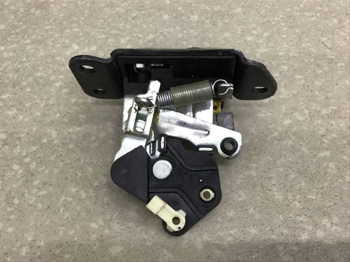 Замок багажника Hyundai Tucson (JM) 2004-2010 [812302E010] - миниатюра 6