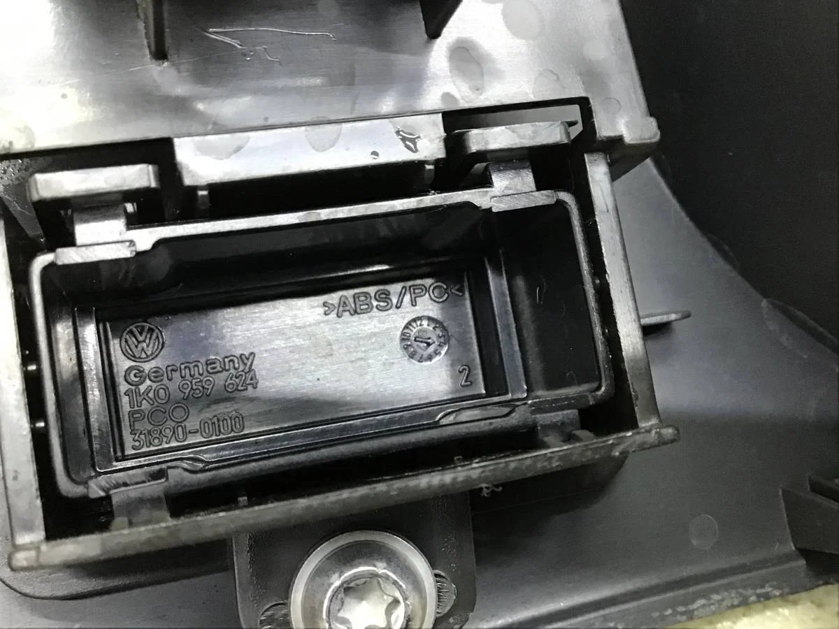 Подстаканник Seat Leon (1P1) 2005-2013 [1P1858329F1UQ] - миниатюра 8
