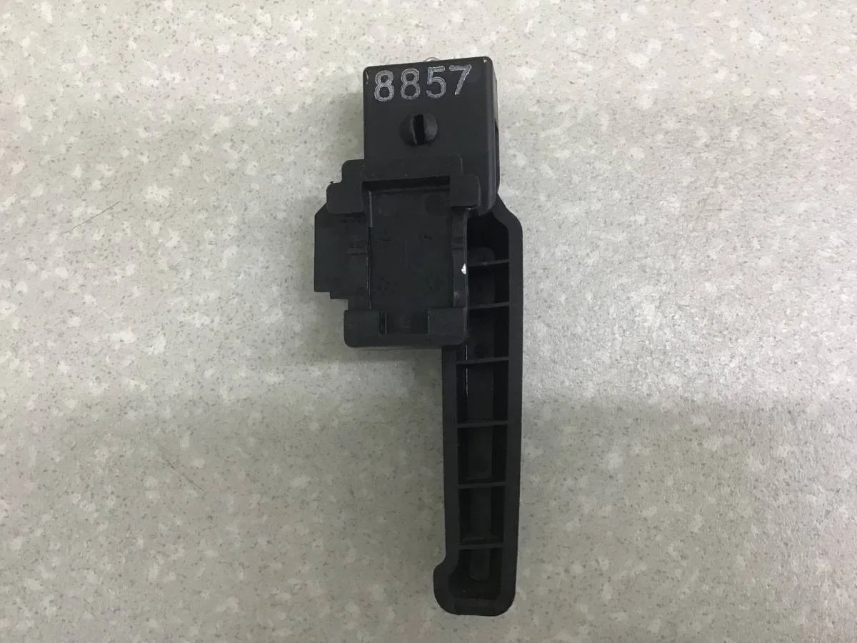 Ручка открывания капота Chevrolet Aveo T300 2011> [13503692] - миниатюра 3