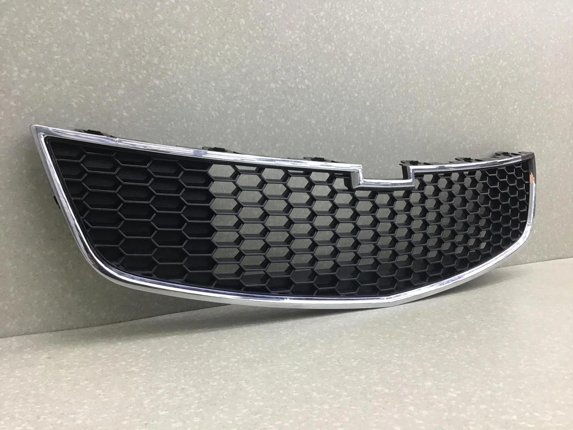 Решетка радиатора, Chevrolet Cruze 2009-2016 [96832937] - миниатюра 2