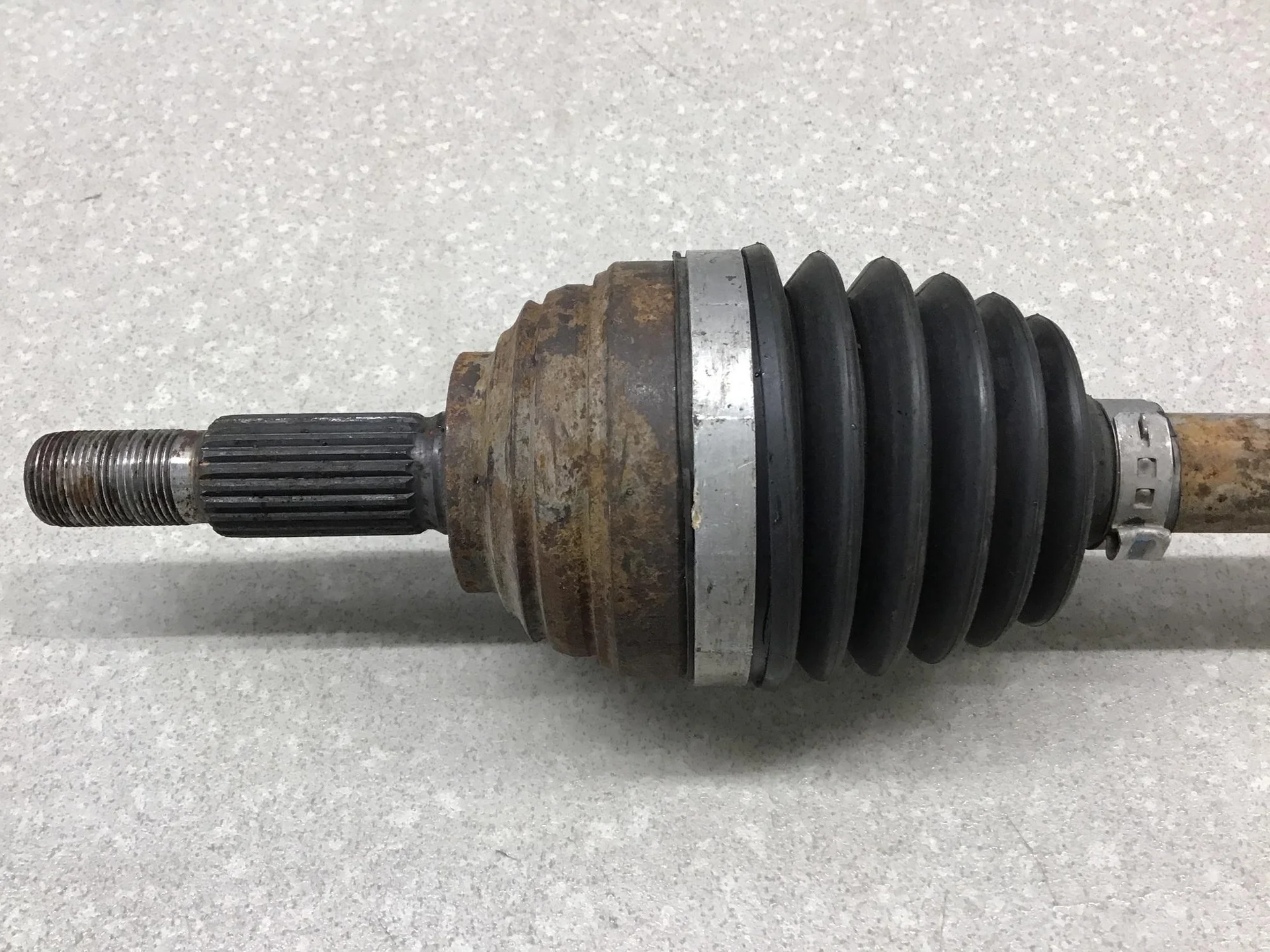 Полуось передняя левая, Renault Sandero 2009-2014 [391015451R] - миниатюра 2