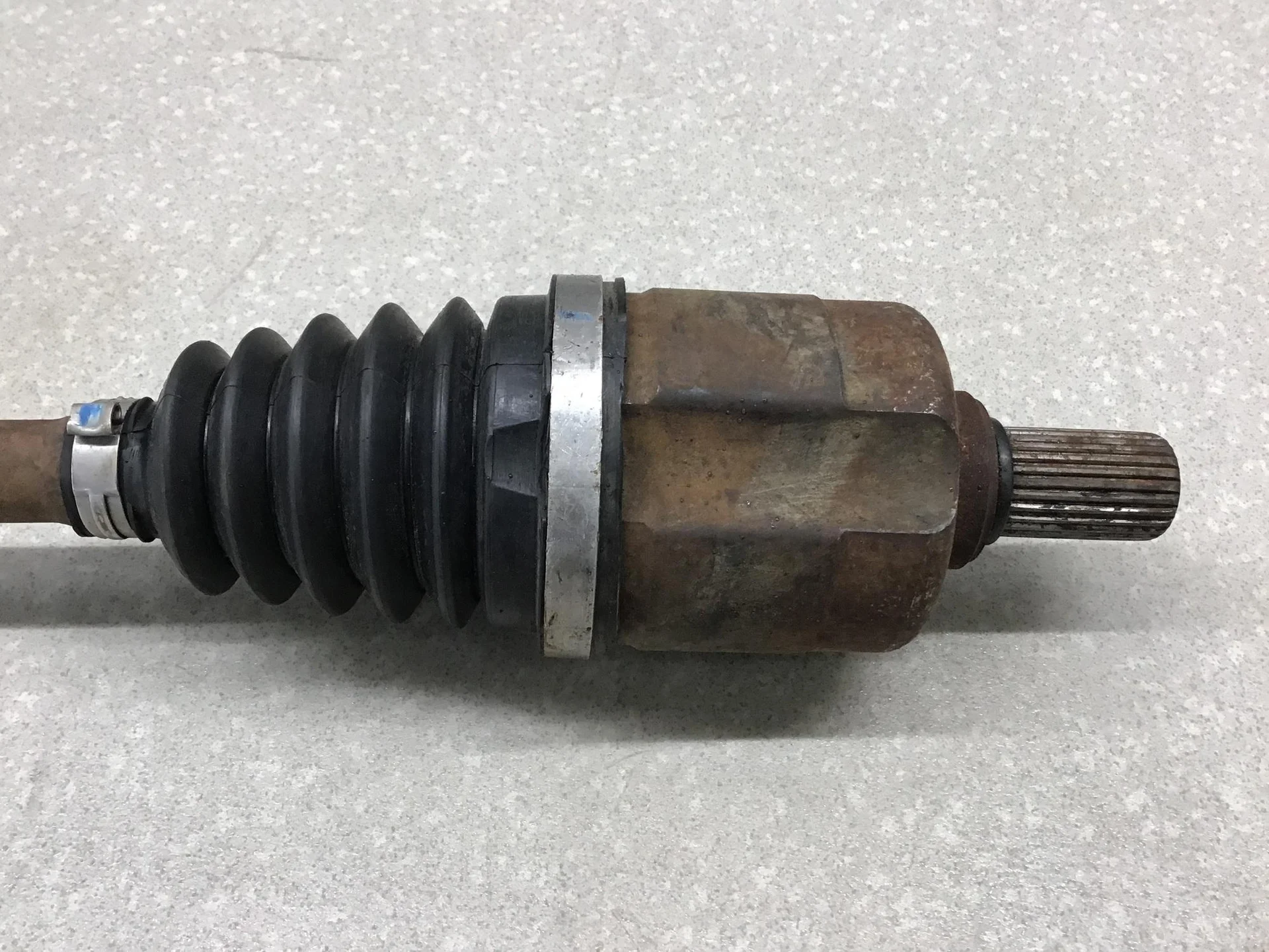 Полуось передняя левая, Renault Sandero 2009-2014 [391015451R] - миниатюра 3