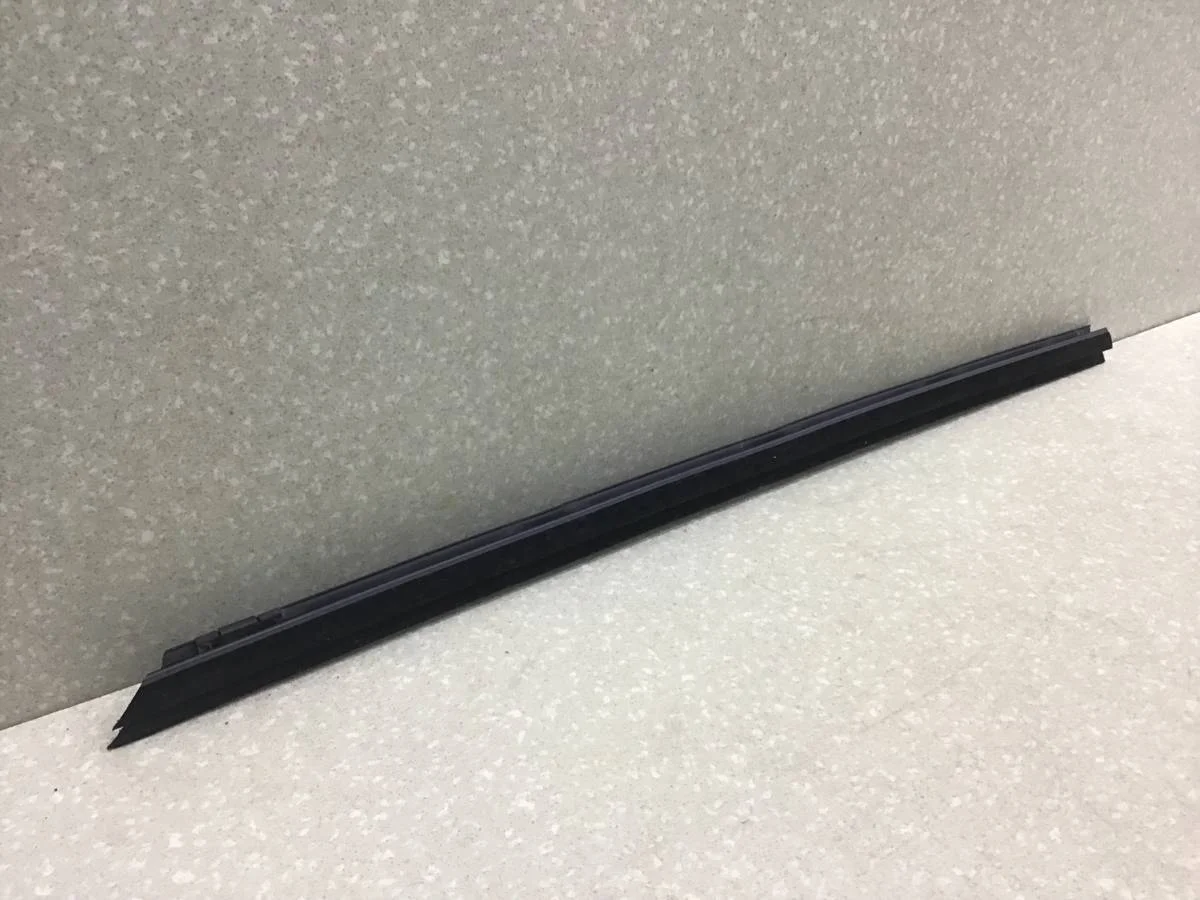Уплотнитель двери BMW X1 E84 2009-2015 [51352990313] - миниатюра 2