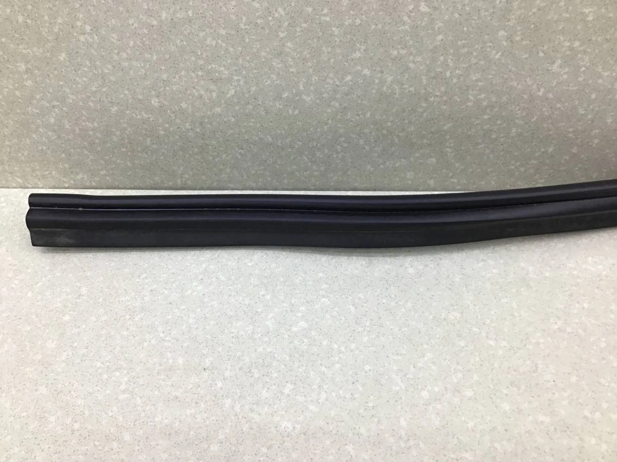 Уплотнитель капота Lada Largus (R90) 2012-2022 [8450091186] - миниатюра 6