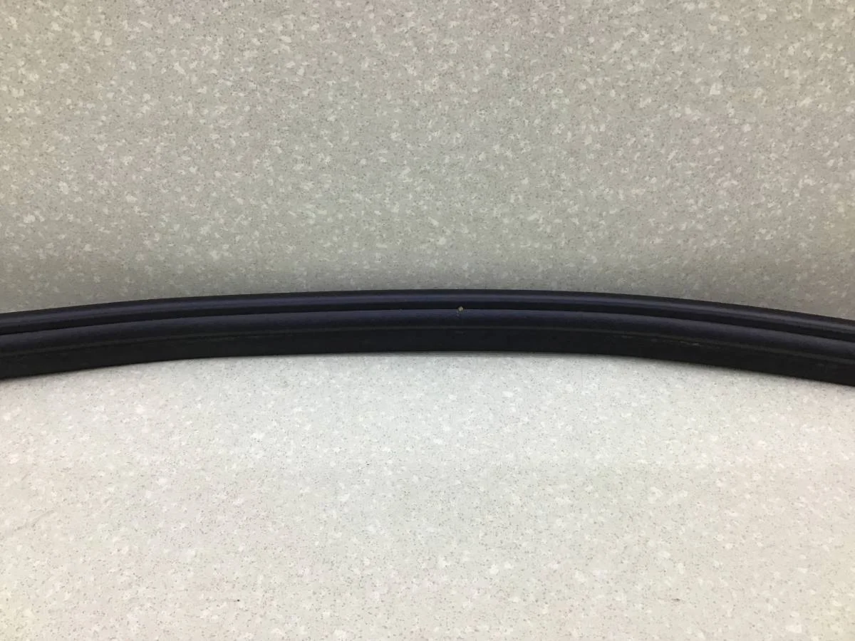 Уплотнитель капота Lada Largus (R90) 2012-2022 [8450091186] - миниатюра 7