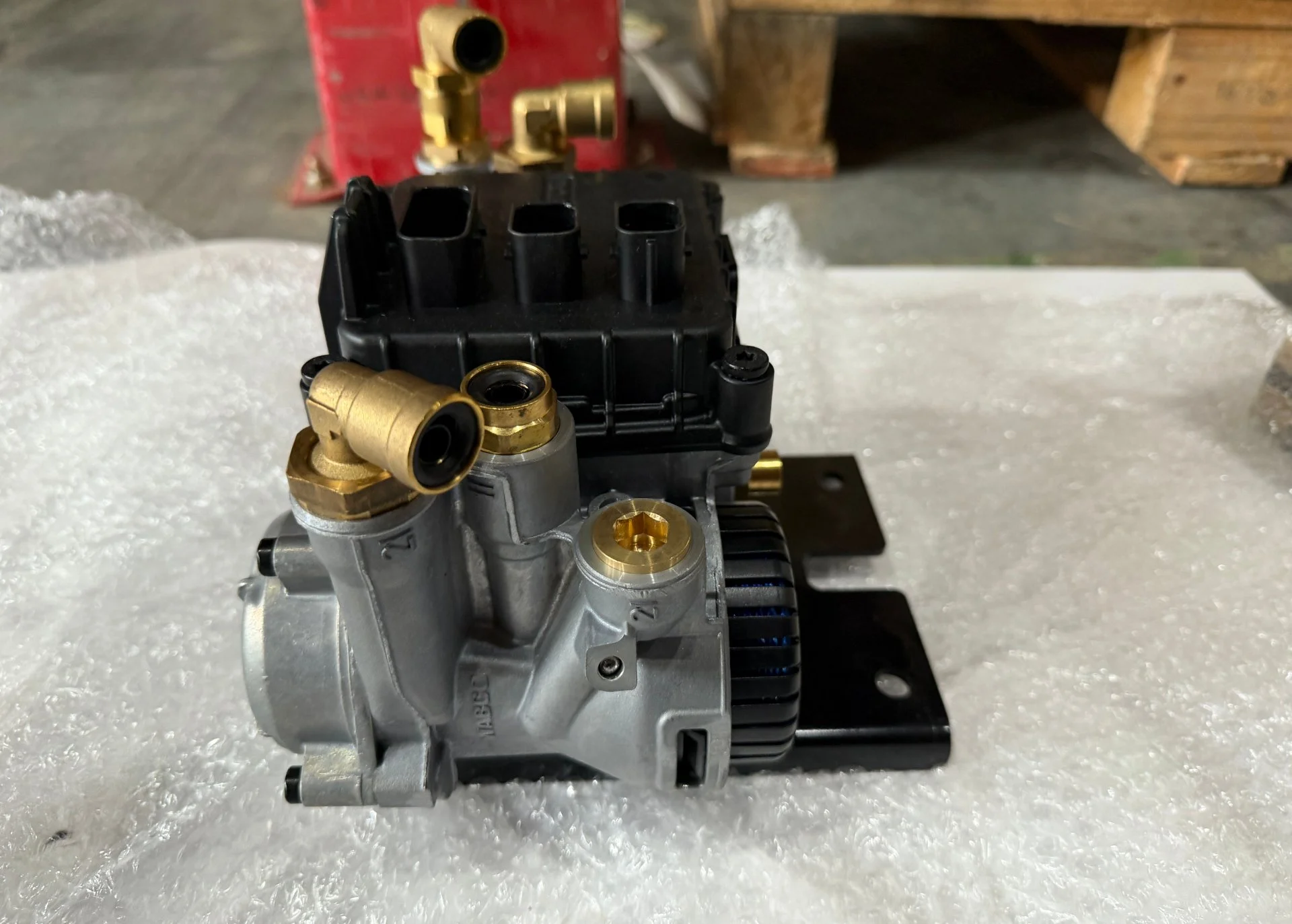 Модуль двухканальный ведущего моста WABCO 6274-3864050 - миниатюра 5