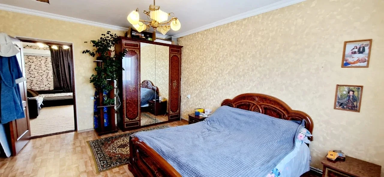 В продаже шикарный дом с прудом. - миниатюра 7