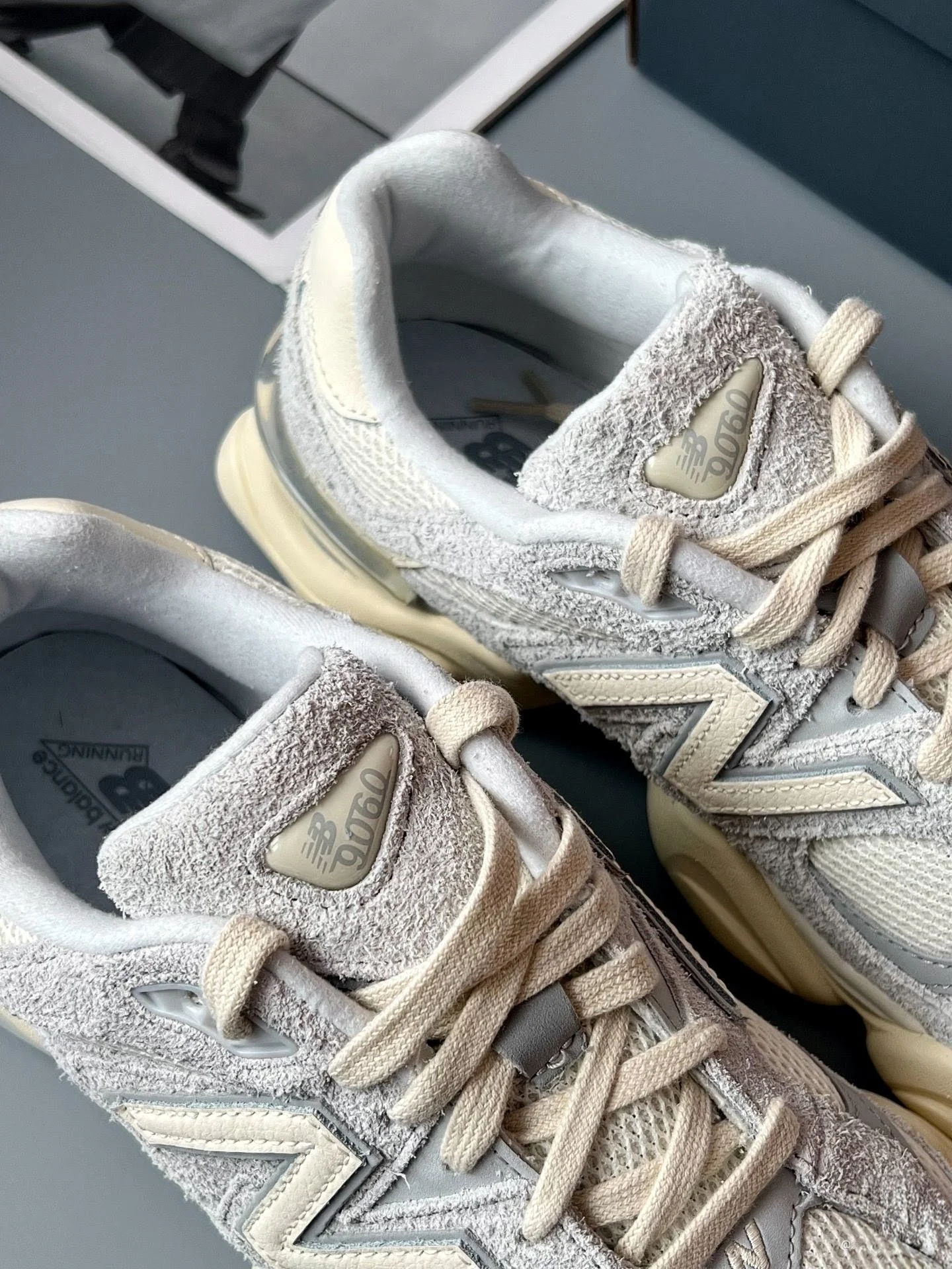 Кроссовки New Balance 9060 - миниатюра 2