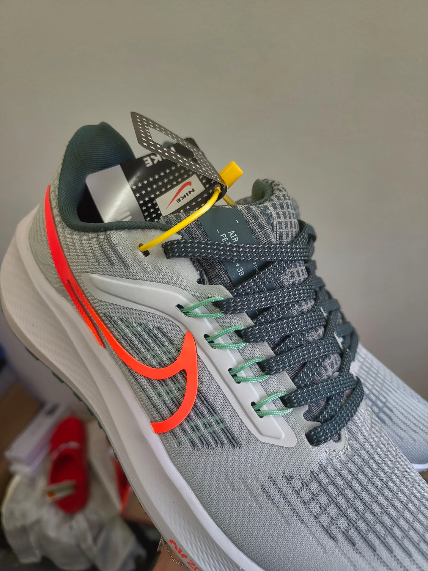 Кроссовки Nike женские - миниатюра 2