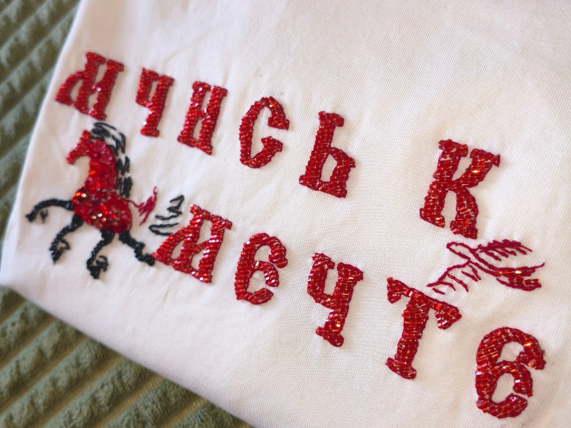 Футболка женская с вышивкой - миниатюра 4