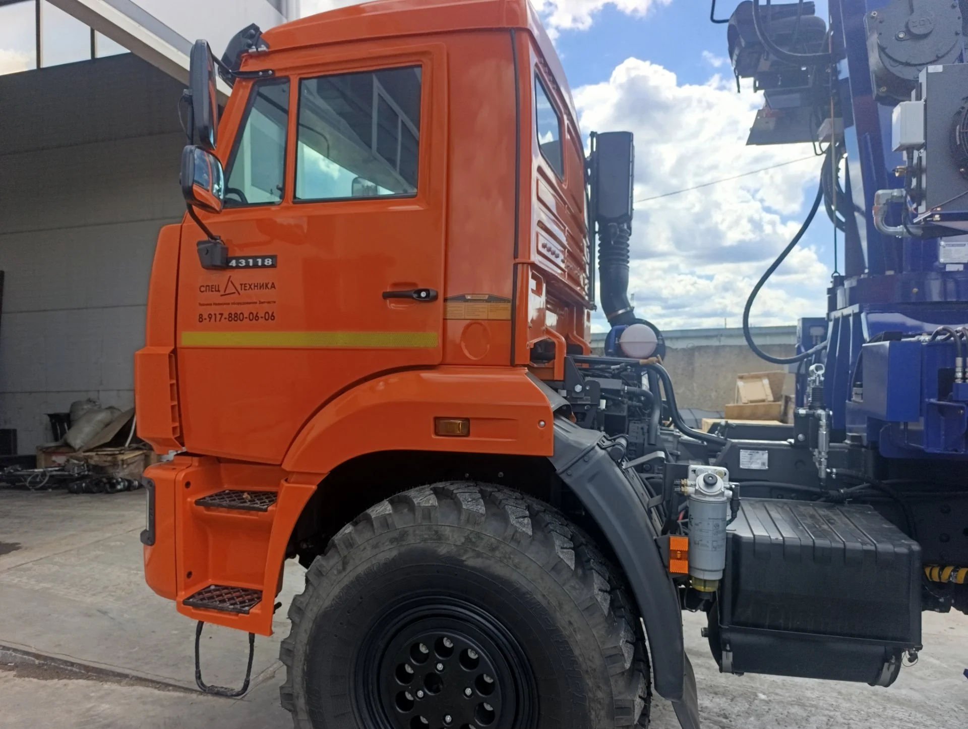 КАМАЗ-43118 с КМУ Dong Yang-2036 - миниатюра 2