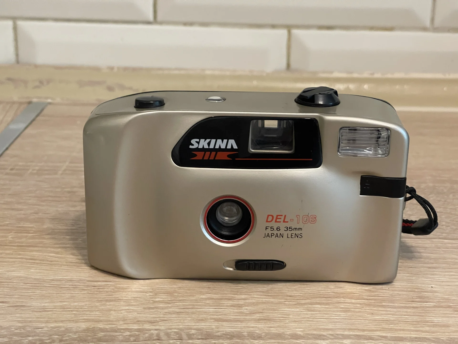 Skina DEL-106 📷 плёночный фотоаппарат - изображение 1