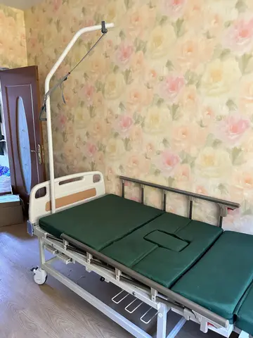 Медицинская кровать