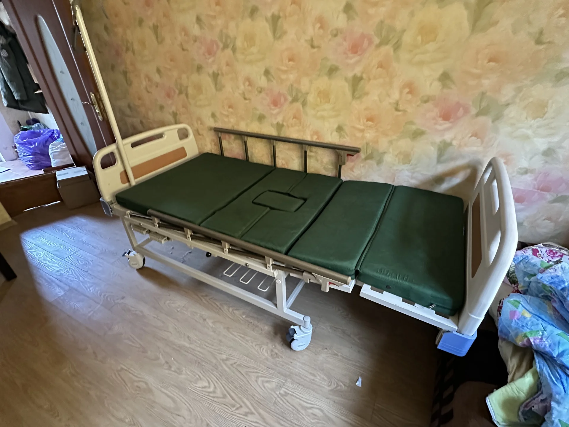 Медицинская кровать - миниатюра 2