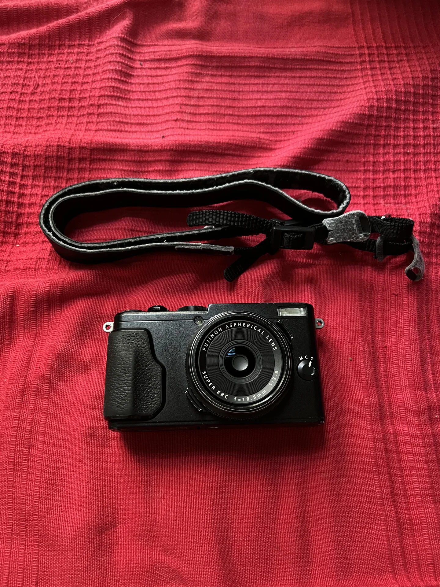 Фотоаппарат Fujifilm x70 - изображение 1