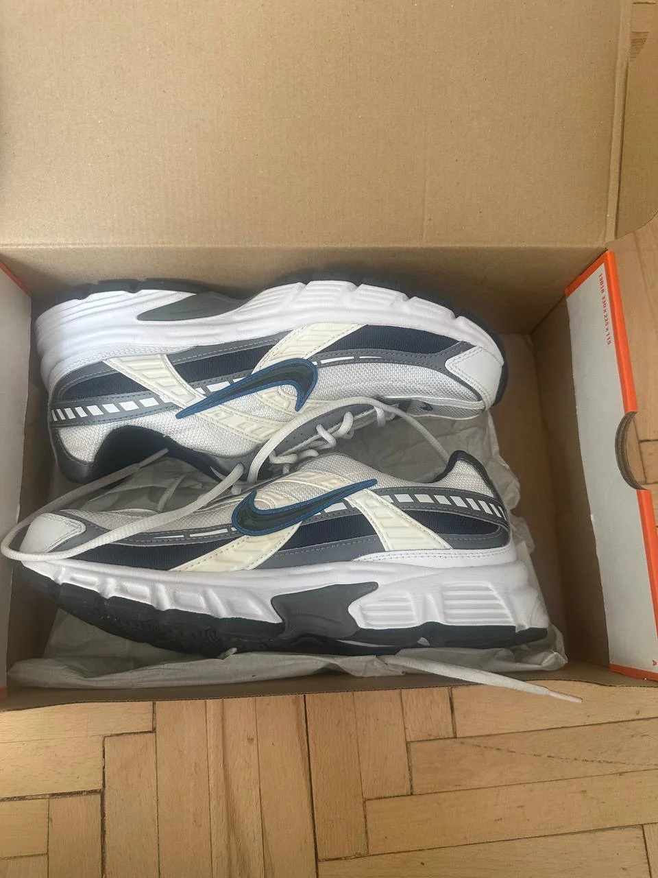 Nike initiator 42 / us 8,5 - миниатюра 2
