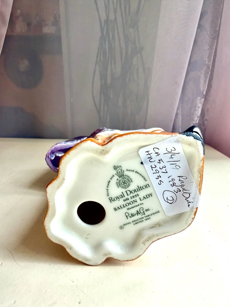 Статуэтка Royal Doulton. Англия - миниатюра 6