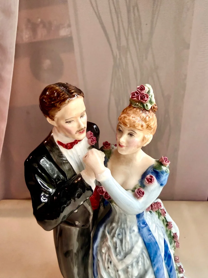 Статуэтка Royal Doulton. Англия - миниатюра 2