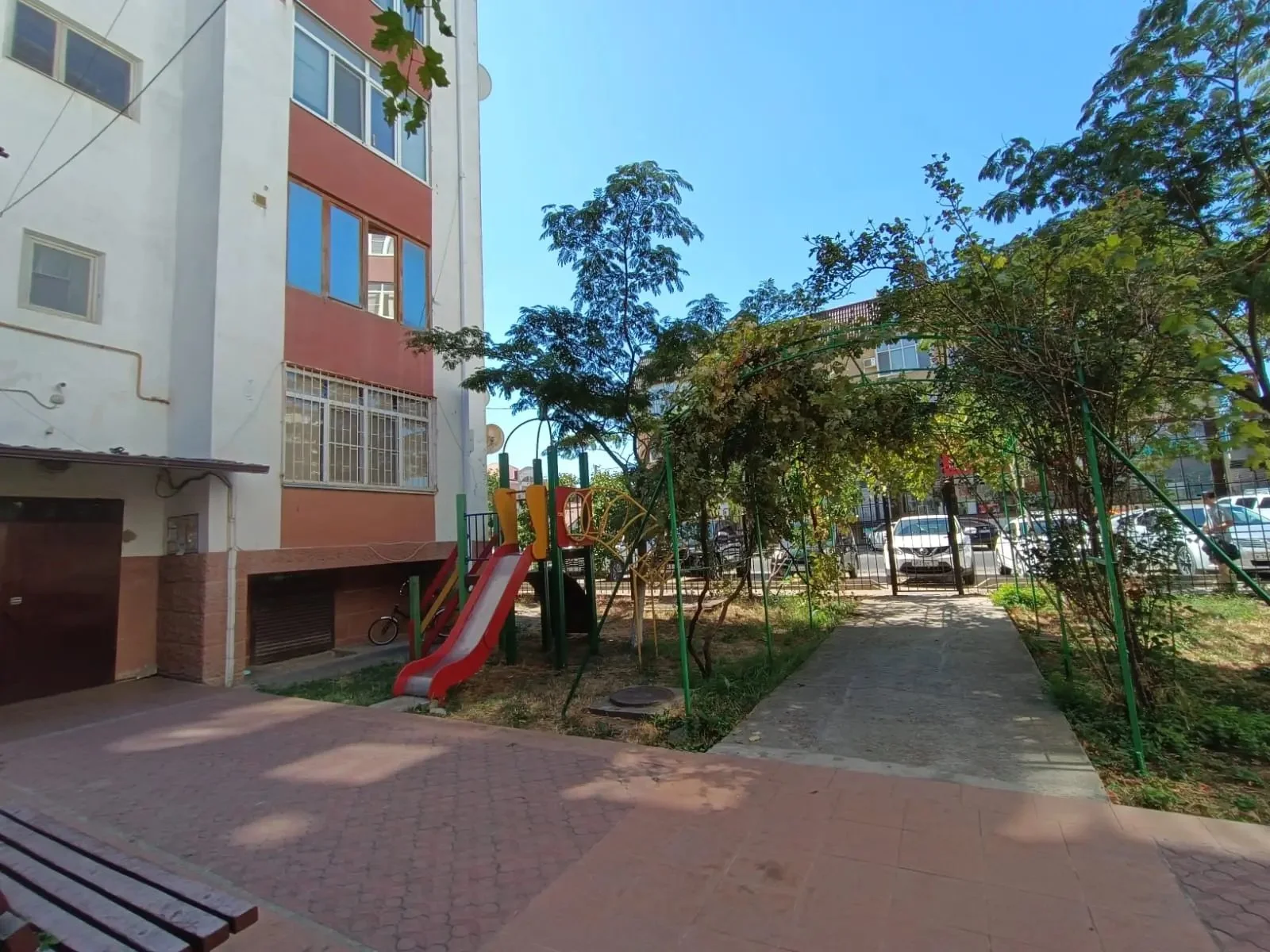 Просторная квартира с ремонтом и мебелью - миниатюра 20