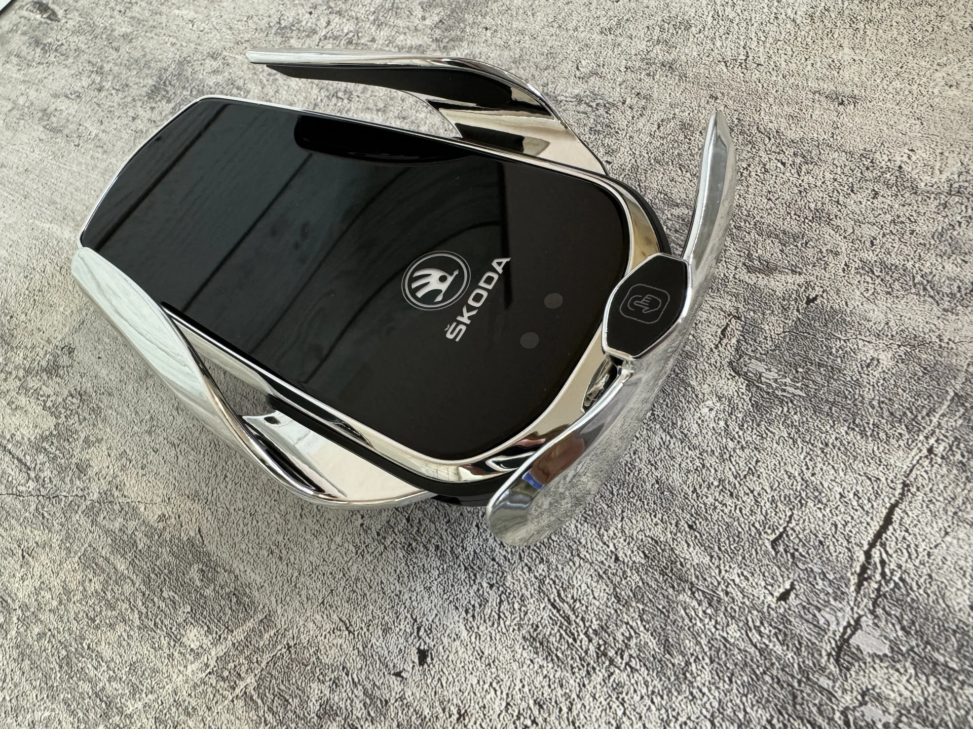 Удобный держатель телефона Skoda - миниатюра 3