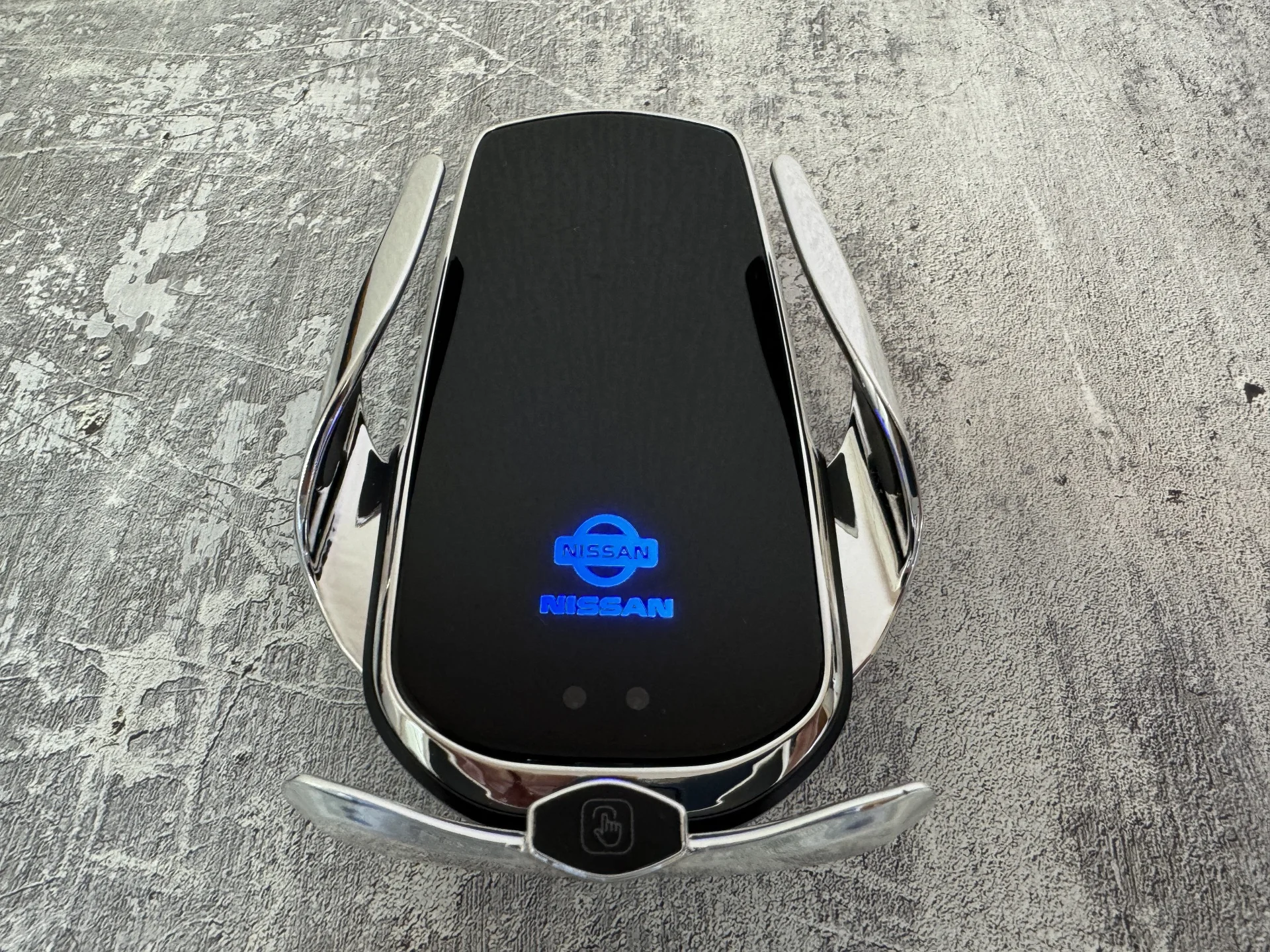 Удобный держатель телефона Nissan - изображение 1