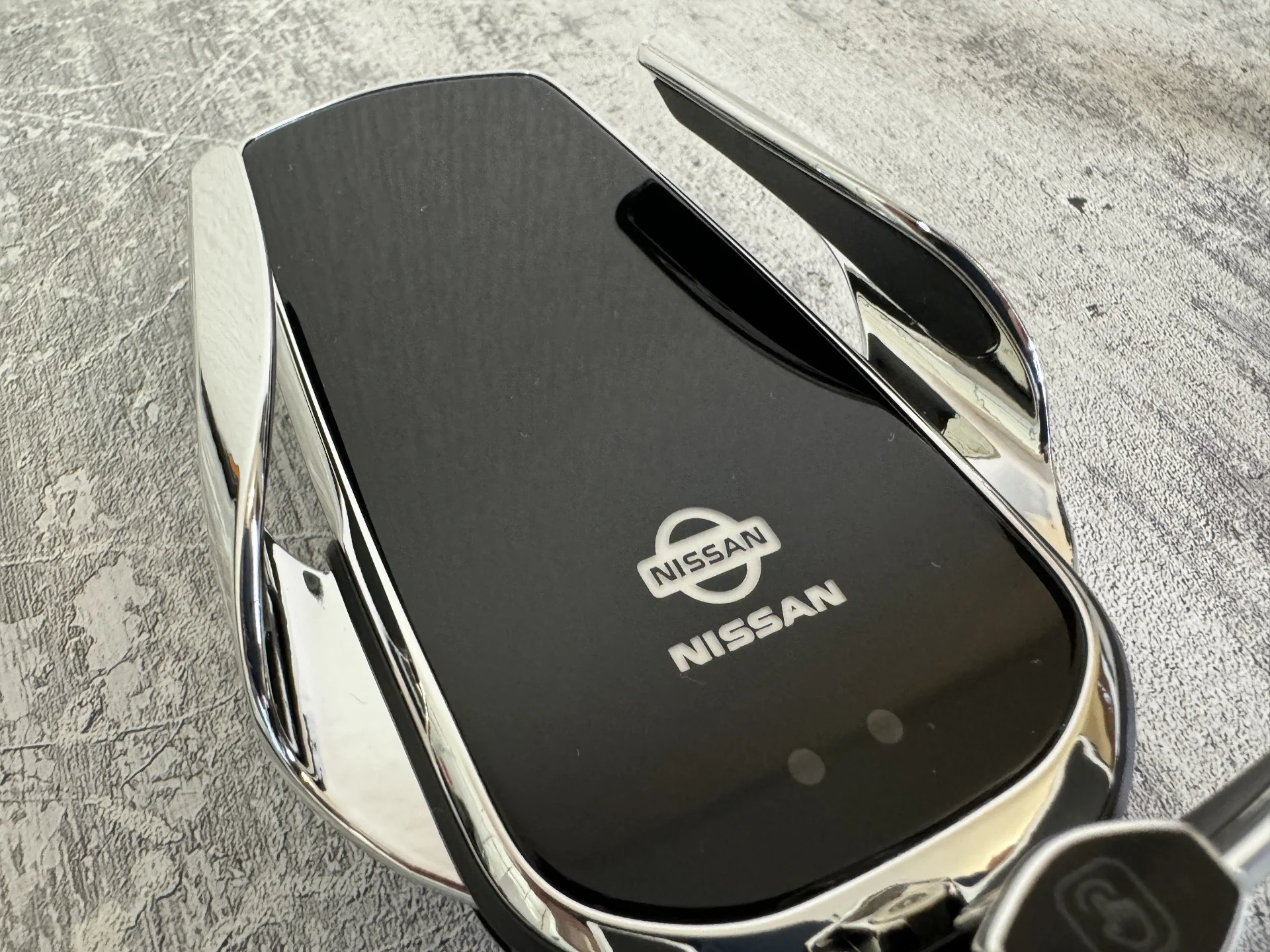 Удобный держатель телефона Nissan - миниатюра 4