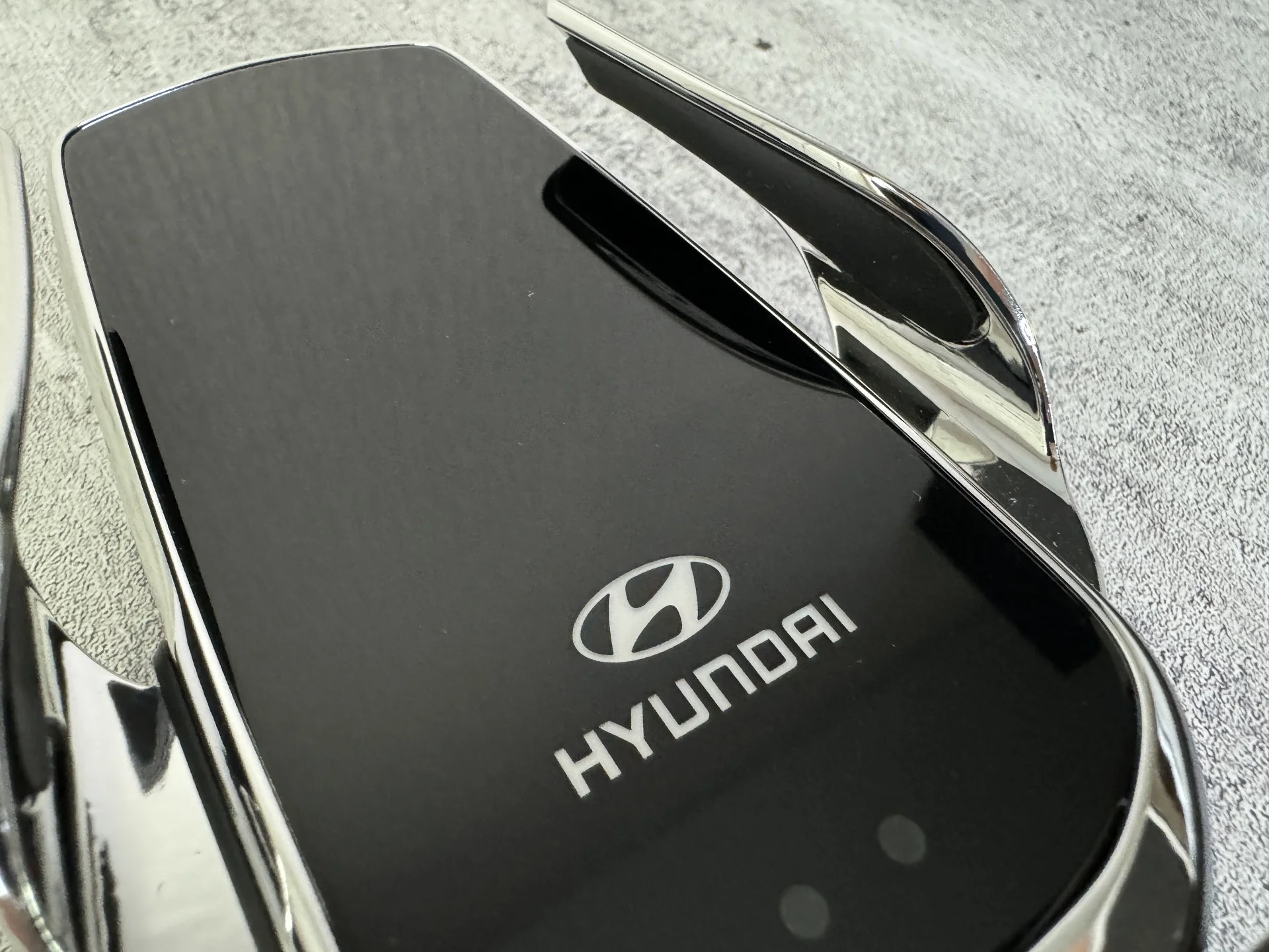Удобный держатель телефона Hyundai - миниатюра 4