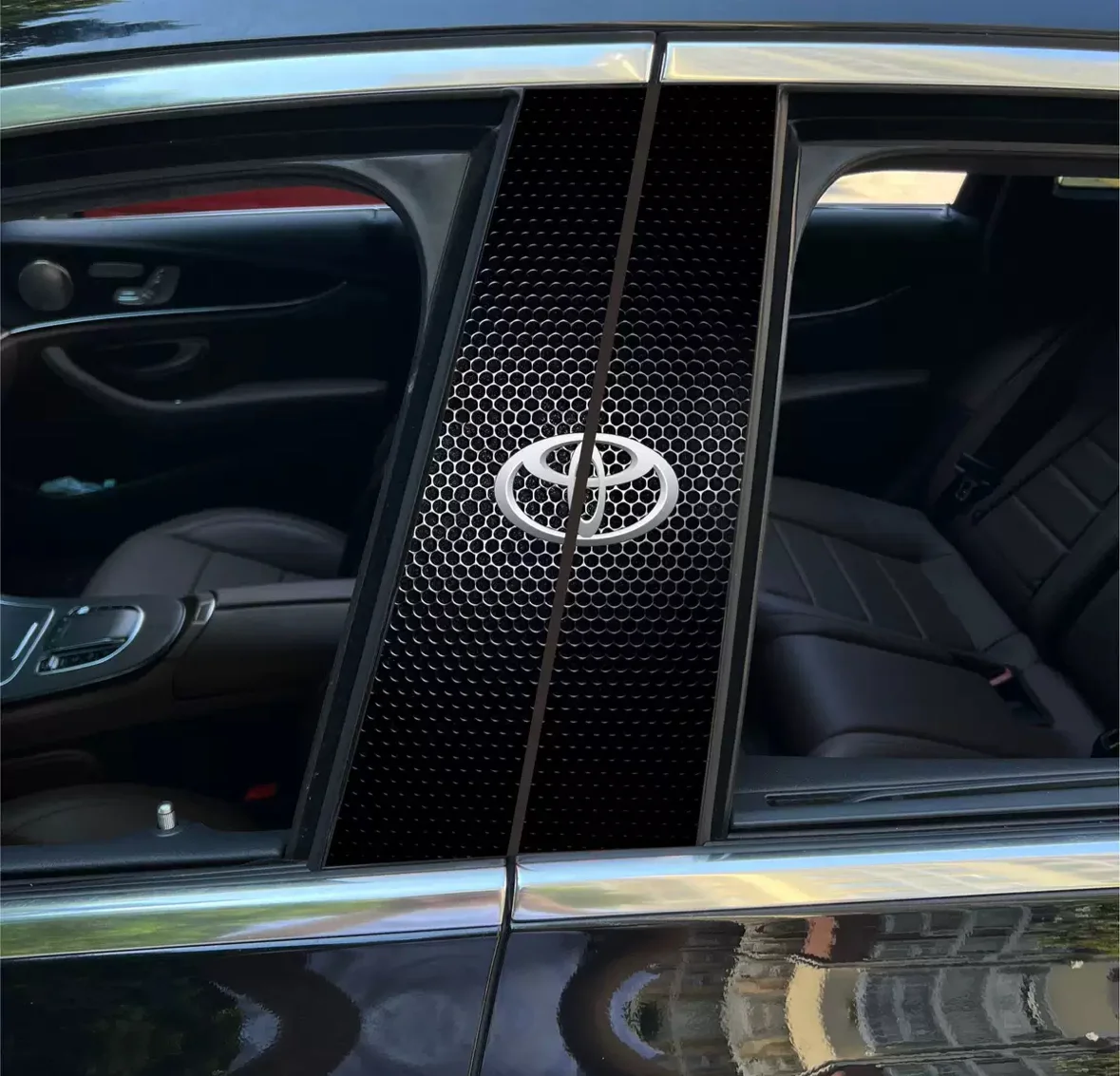 Наклейки на стойки авто Toyota 2 шт - изображение 1