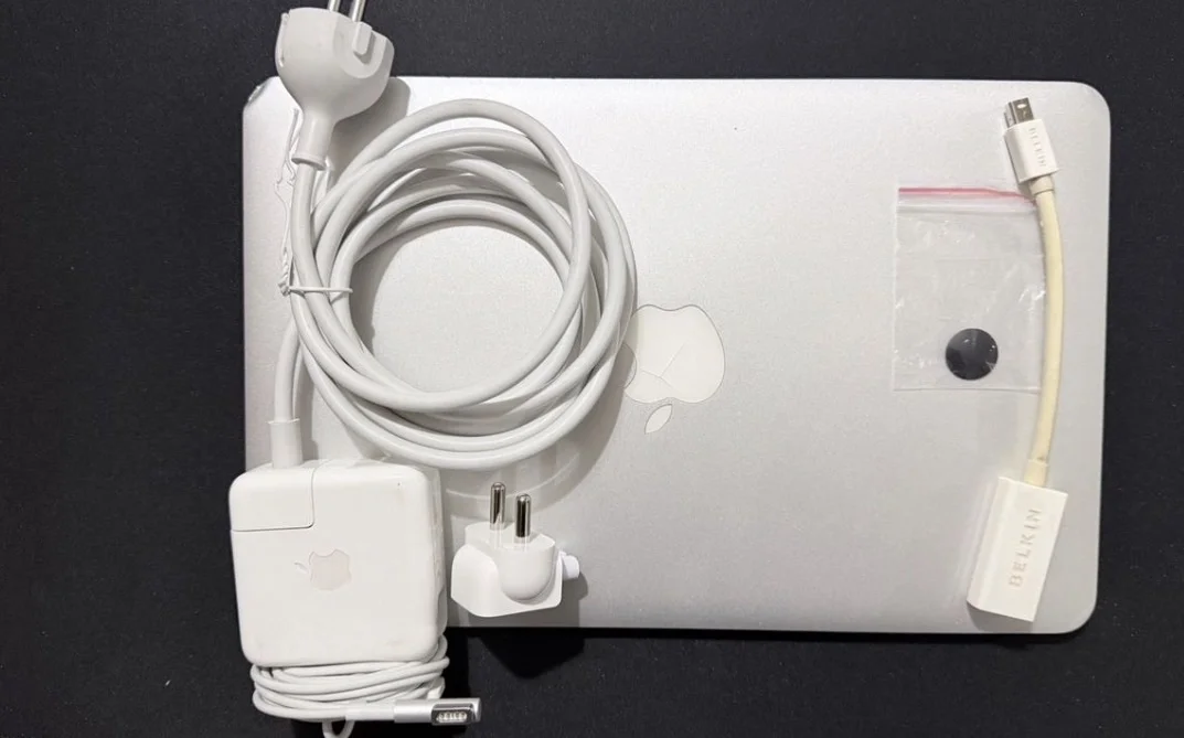 Macbook air 11 (2012) - миниатюра 2