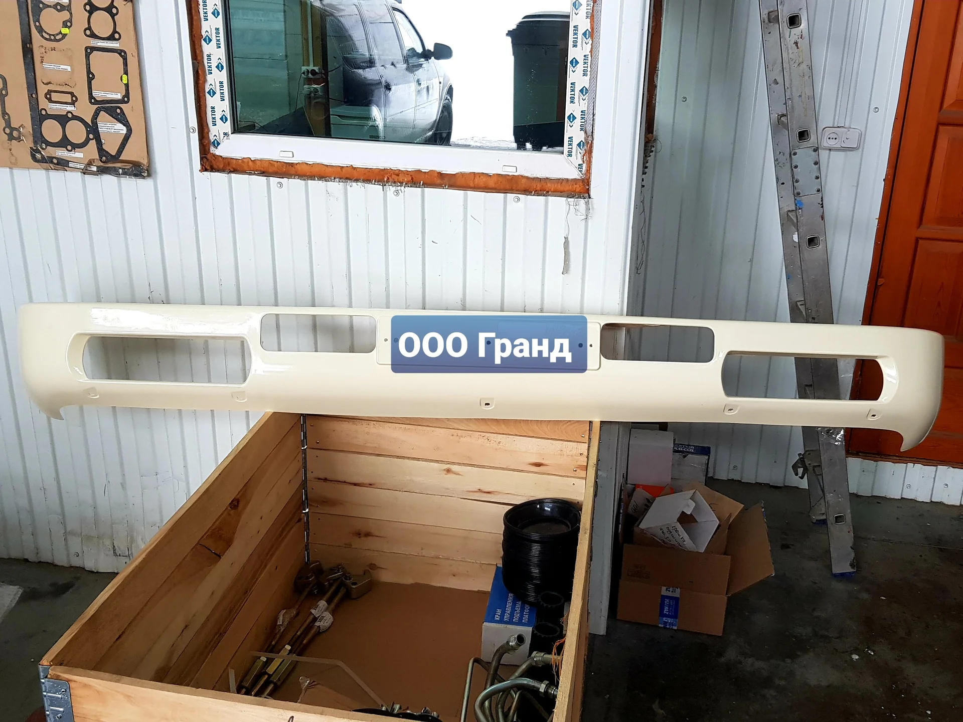 Спойлер (нижняя часть бампера) Камаз 6520 - миниатюра 4