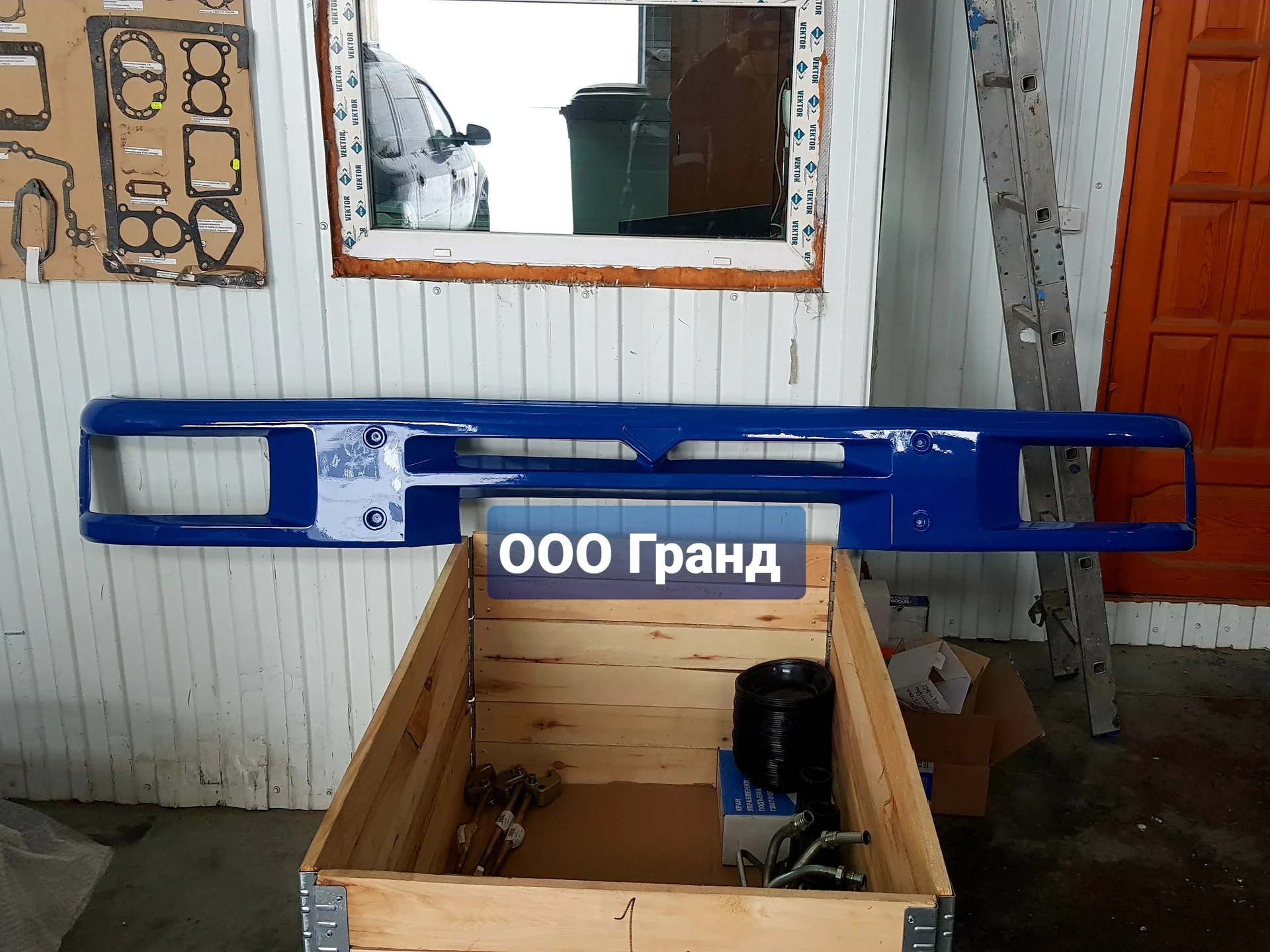 Панель фар (Бампер) Камаз 6520 (все цвета) - миниатюра 3