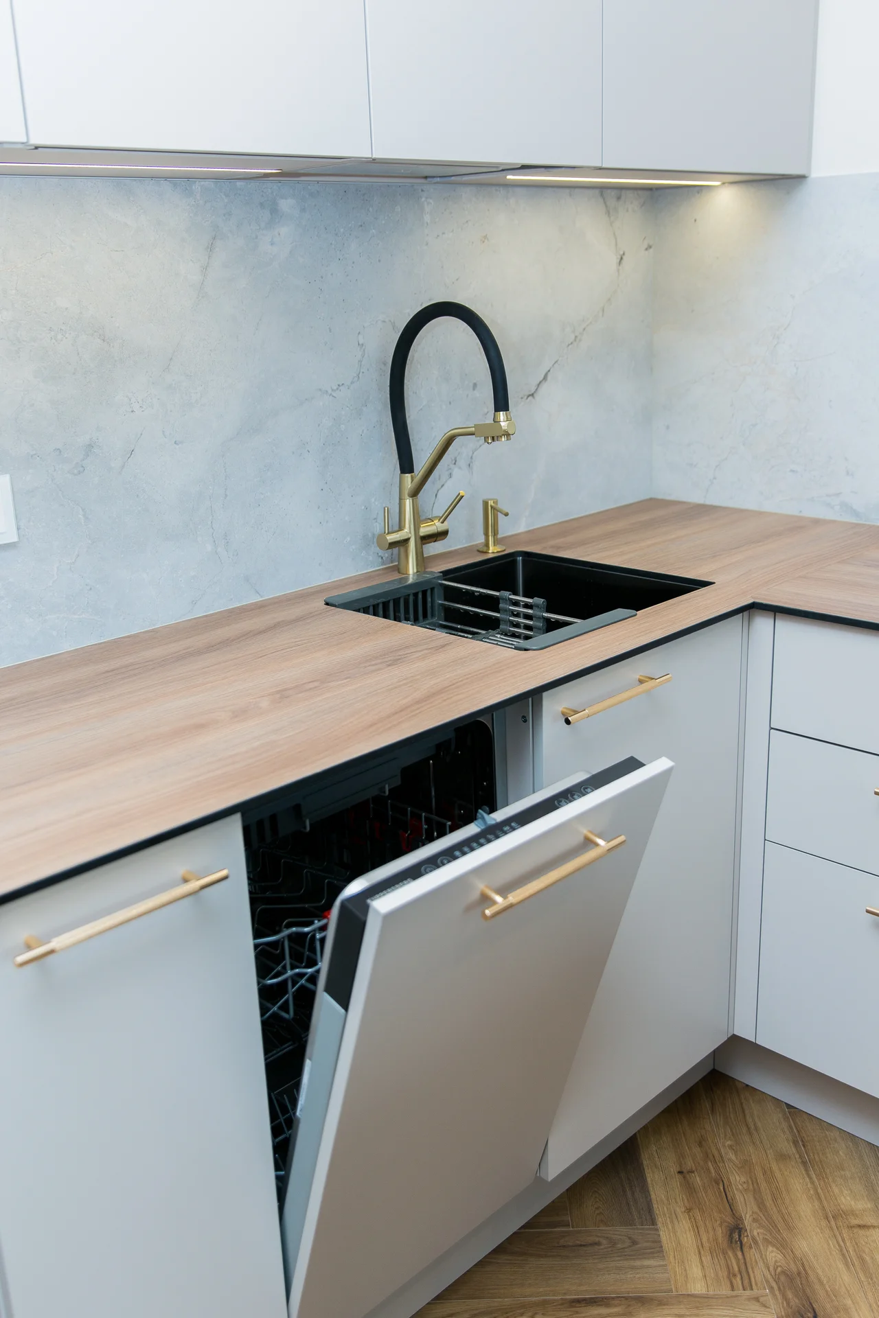 Сдаётся дизайнерская студия 22 м² с балконом в ЖК - миниатюра 16