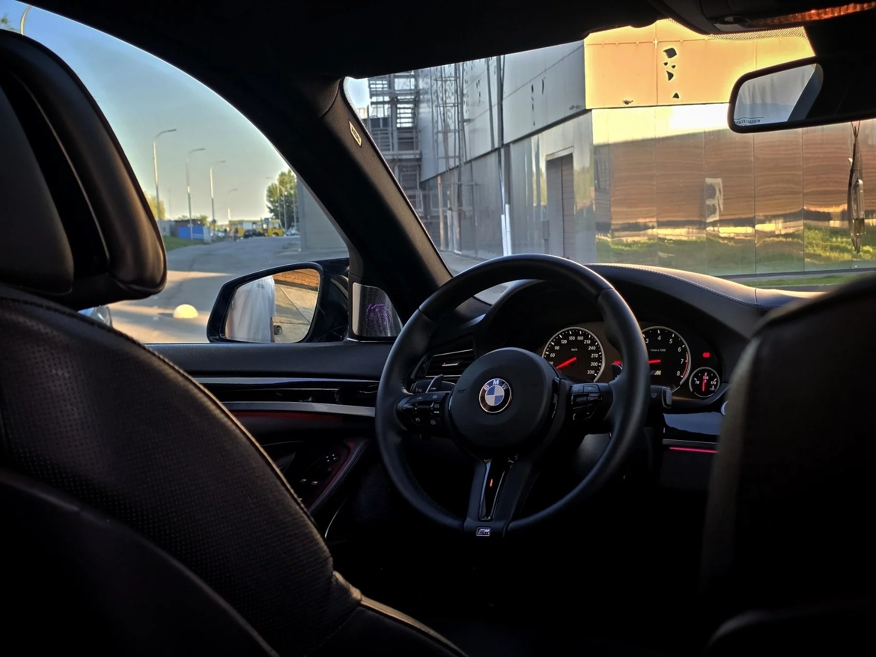 BMW 550 xDrive - миниатюра 13